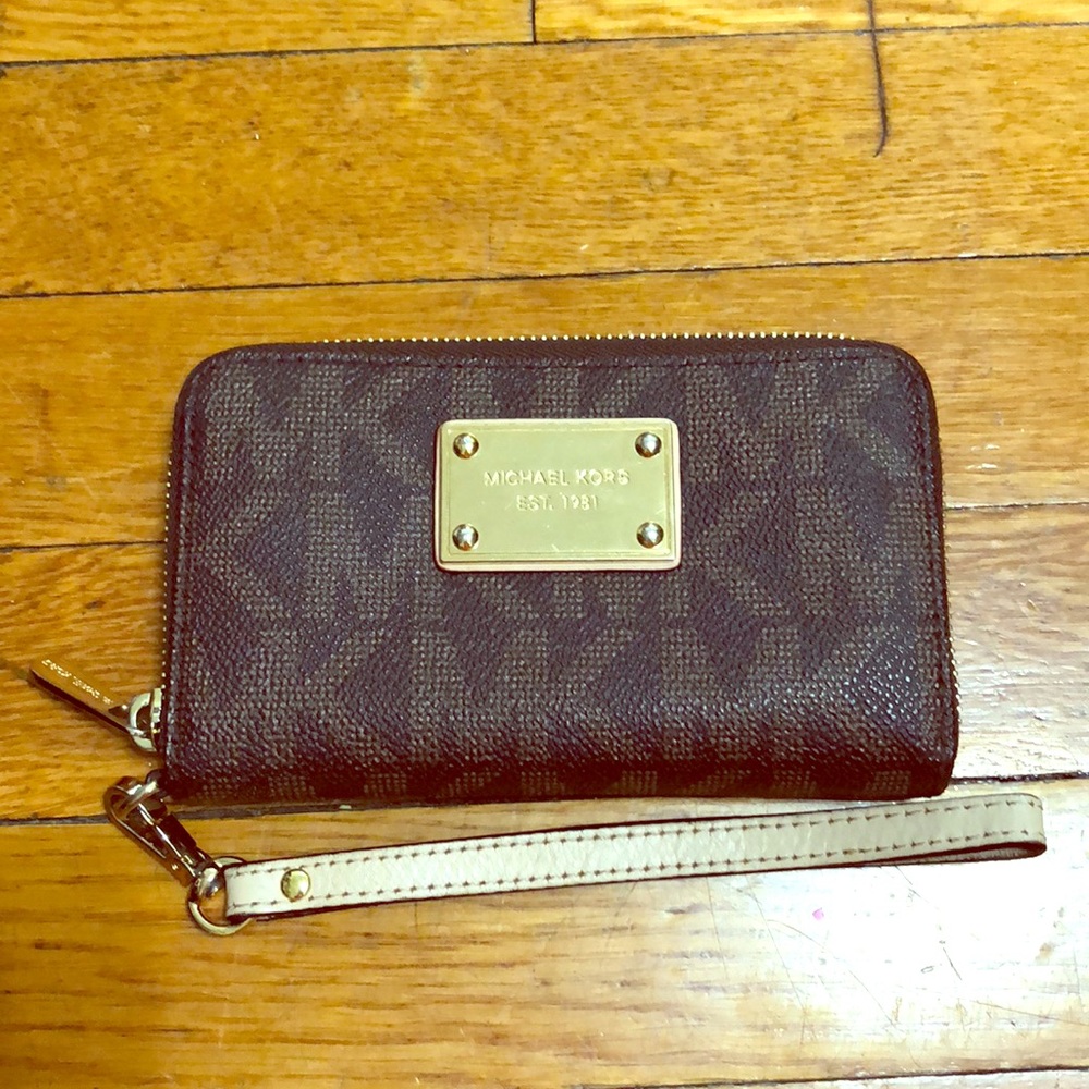 Michael Kors wristlet wallet